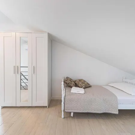2 Bedroom Front In Okrug Gornji * Trogir