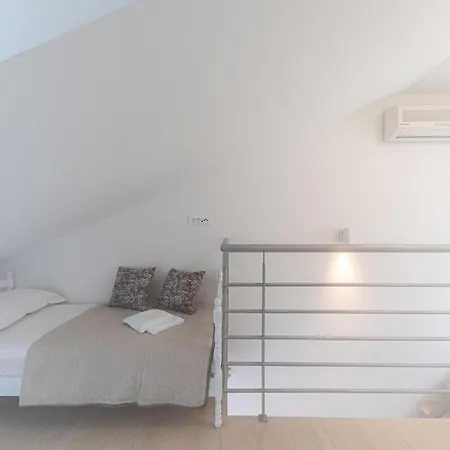 Gorgeous In Okrug Gornji With Wifi Dom wakacyjny *