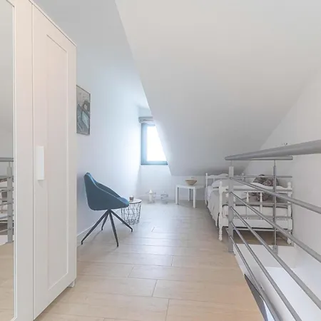 2 Bedroom Front In Okrug Gornji 펜션