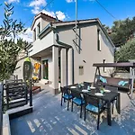 Dom wakacyjny Gorgeous In Okrug Gornji With Wifi Trogir