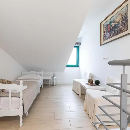 Gorgeous In Okrug Gornji With Wifi Ferienhaus *