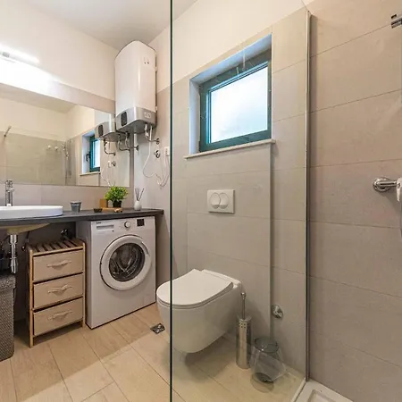 2 Bedroom Front In Okrug Gornji Trogir