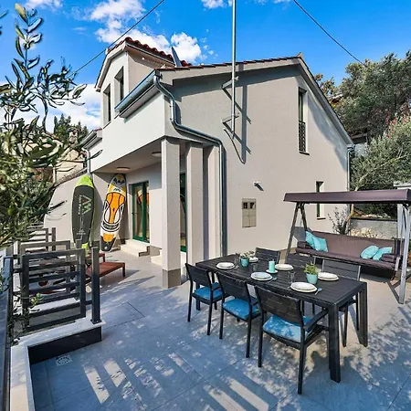 Ferienhaus Gorgeous In Okrug Gornji With Wifi Trogir