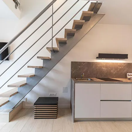 2 Bedroom Front In Okrug Gornji *