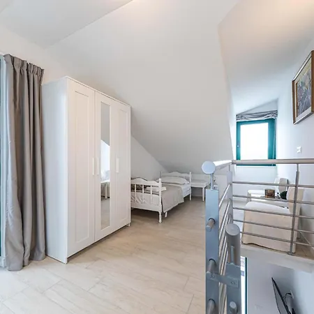 Ferienhaus Gorgeous In Okrug Gornji With Wifi