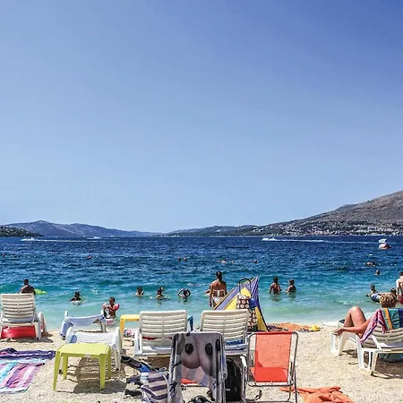 Gorgeous In Okrug Gornji With Wifi *