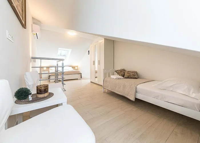 Dom wakacyjny Gorgeous In Okrug Gornji With Wifi Trogir