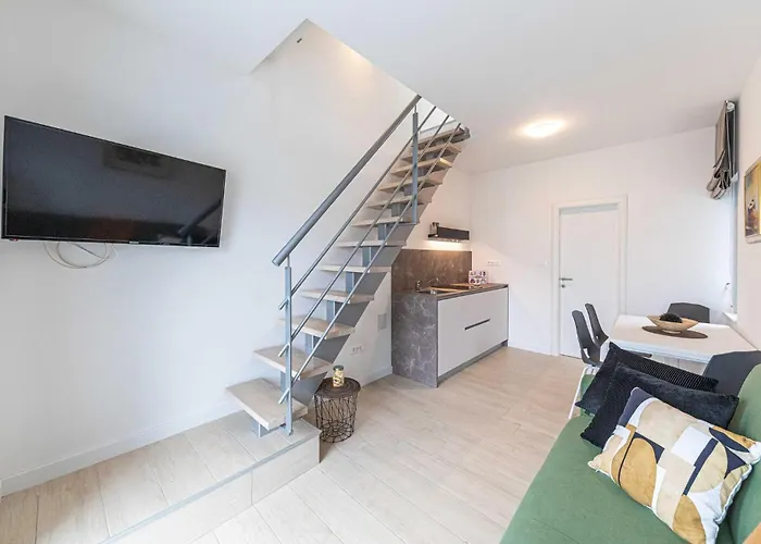 Gorgeous In Okrug Gornji With Wifi Dom wakacyjny *